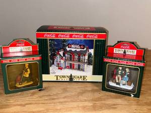 lot 32 image: BASEMENT - Coca-Cola Town Square Collection Figurines and Sleepytime Motel