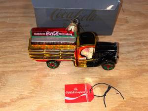 lot 69 image: BASEMENT - Coca-Cola Polonaise Collection Truck Ornament