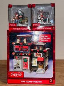 lot 222 image: BASEMENT - Coca-Cola Town Square Collection 2005 - Ad Shop Building with Figures
