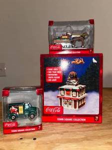 lot 226 image: BASEMENT - Coca-Cola Town Square Collection Set - Lot of 3