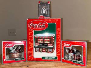 lot 232 image: BASEMENT - Coca-Cola Town Square Collection and Ornament Set