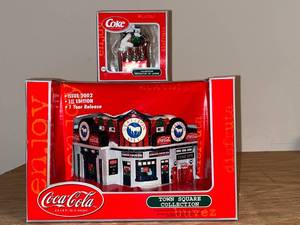 lot 234 image: BASEMENT - Coca-Cola Town Square Collection Stallion Gas Station & Polar Bear Decor