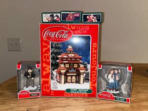 lot 239 image: BASEMENT - Coca-Cola Town Square Collection Figurines and Building Set