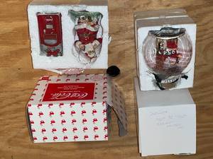 lot 204 image: BASEMENT - Coca-Cola Porcelain Ornament Set - 2005 Members Only Edition