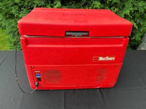lot 299G image: Vintage Marlboro Red Electric Cooler