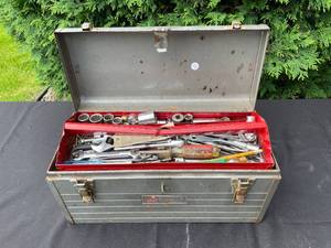 lot 307 image: GARAGE - Vintage Sears Craftsman Toolbox with Mixed Hand Tools