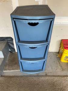lot 315 image: GARAGE - Sterilite 3-Drawer Plastic Storage Cart