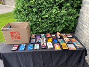 lot 319 image: GARAGE - Large Lot of Assorted VHS Tapes - Blank and Pre-Recorded