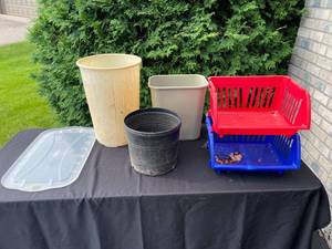 lot 323 image: GARAGE - Lot of Assorted Storage and Utility Bins