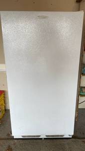 lot 324 image: GARAGE - Frigidaire Refrigerator untested