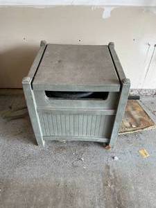 lot 341 image: GARAGE - Heavy-Duty Hose Reel Box