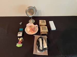 lot 406 image: MAIN - Assorted Home Decor and Personal Items Lot