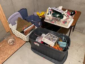 lot 413 image: BASEMENT - Assorted Holiday Decor and Seasonal Items Lot