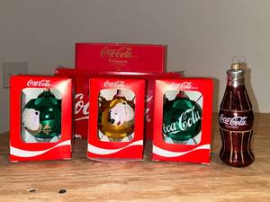 lot 452 image: BASEMENT - Coca-Cola Polonaise Holiday Ornament Collection