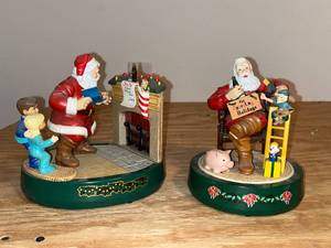 lot 461 image: BASEMENT - Coca-Cola Santa Claus Figurines - Set of 2