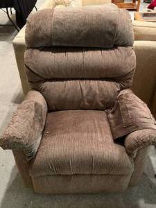 lot 487 image: BASEMENT - Brown Upholstered Recliner Chair