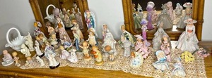lot 492 image: BASEMENT - Lot of Assorted Porcelain Figurines and Decorative Basket