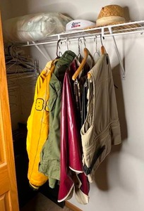 lot 495 image: BASEMENT - Assorted Vintage Mens Outerwear and Hats Lot