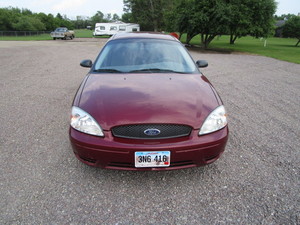 lot 2 image: 2001 Ford Taurus