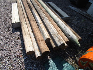 lot 22 image: (11) 8 Fence Posts