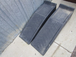 lot 23 image: Car Ramps
