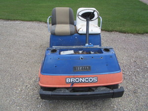 lot 32 image: Yamaha Golf Cart (needs work)