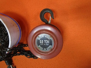 lot 99 image: 12 ton Chain Hoist