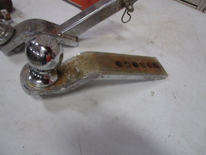lot 100 image: Jack Stands, Receiver Hitches, Balls