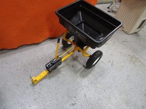 lot 110 image: Fertilizer Spreader