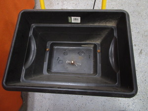 lot 111 image: Fertilizer Spreader