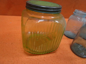 lot 128 image: Vintage Jars