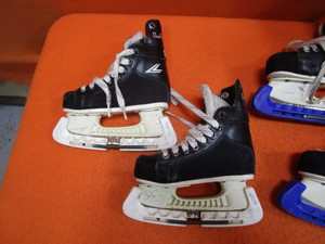 lot 134 image: Youth Hockey Skates