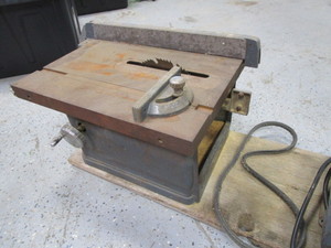 lot 146 image: Small Table Saw