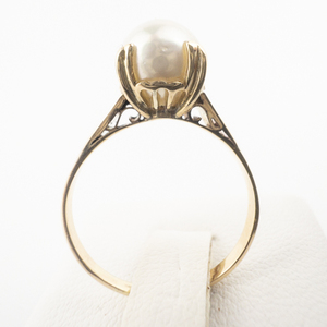 lot 3 image: VINTAGE Ladys 18k yellow gold cultured Akoya pearl ring. LOW RESERVE