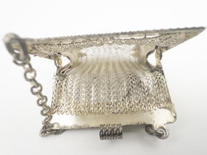 lot 25 image: VINTAGE Mini Mesh Silver Tone Base Metal Coin Purse (Doll Purse). 