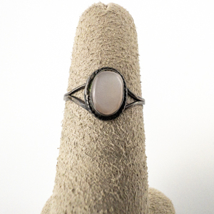 lot 45 image: Taxco, Mexico Oval Shaped Mother Of Pearl Sterling Silver Pinky Ring. Size 4.5 - 4.75.