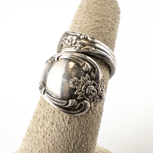 lot 47 image: WMA Rogers CO Victorian Style Silver Plated Spoon Ring. Size 6.25 - 6.5.