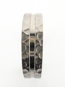 lot 54 image: Hammered Comfort Fit Stainless Steel Mens Band . Size 12 - 12.25.