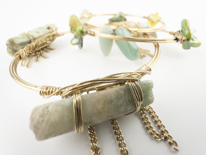 lot 112 image: Set Of Three Golden Wire Green Stone Base Metal Bangles.