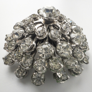 lot 117 image: VINTAGE Rhinestone Starburst Silver Tone Base Metal Brooch.