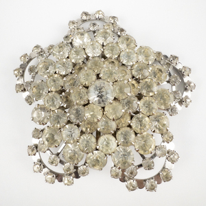 lot 120 image: Huge Rhinestone Silver Tone Base Metal Brooch.
