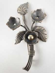 lot 135 image: VINTAGE Stark & Svensson (Sweden) Flower Bouquet 830 Silver Brooch.