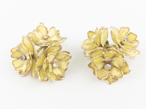 lot 147 image: Coro Yellow Enamel 3 Flower Rhinestone Base Metal Clip-On Earrings.