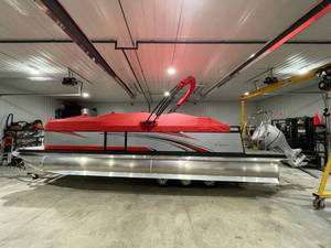 lot 5 image: 2023 Qwest E Class Splash Pad LT Tritoon Pontoon With 150 hp Honda Outboard