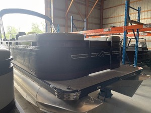 lot 11 image: 2023 Qwest RLS E Class E22 Pontoon Boat NO MOTOR