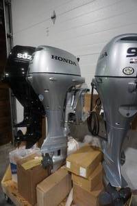 lot 25 image: Brand New 2023 Honda Model BF15D 15 HP Four Stroke Outboard Kicker Motor