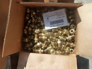 lot 20 image: Pallet Brass Fittings