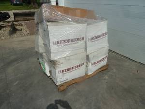 lot 26 image: Pallet Hendrickson Brake Chambers