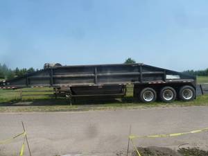 lot 1 image: 2012 Dakota Tri Axle Belly Dump 40