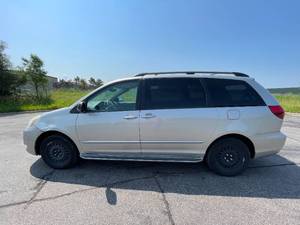 2004 Toyota Sienna CE 7 Passenger - 1 OWNER